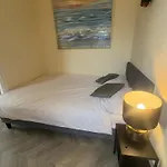 Renovated & Private Tinyhouse Den Haag Short Stay Appartment