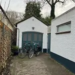 Renovated & Private Tinyhouse Den Haag Short Stay Appartment