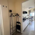 Renovated & Private Tinyhouse Short Apartment