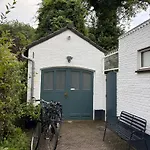 Renovated & Private Tinyhouse Den Haag Short Stay Appartment