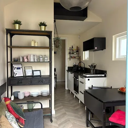 Renovated&private Tinyhouse Short Den Haag